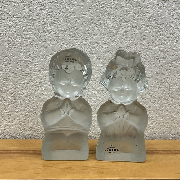 Vintage VIKING Clear Satin Glass Praying Boy and Girl Figurine - Picture 3 of 13